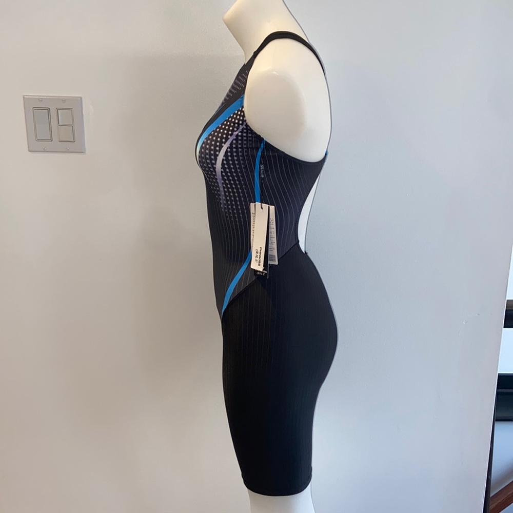 Black & Blue Wet Sport Suit - Picture 4 of 7